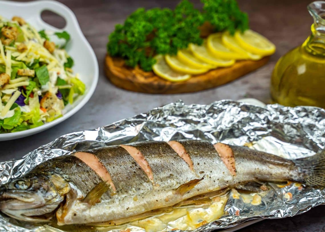 Forelle im Backofen – Knusprig und Aromatisch | Rezept 🐟