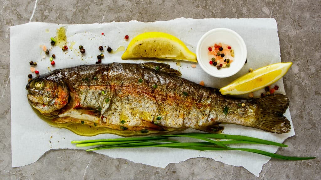 Forelle im Backofen – Knusprig und Aromatisch | Rezept 🐟